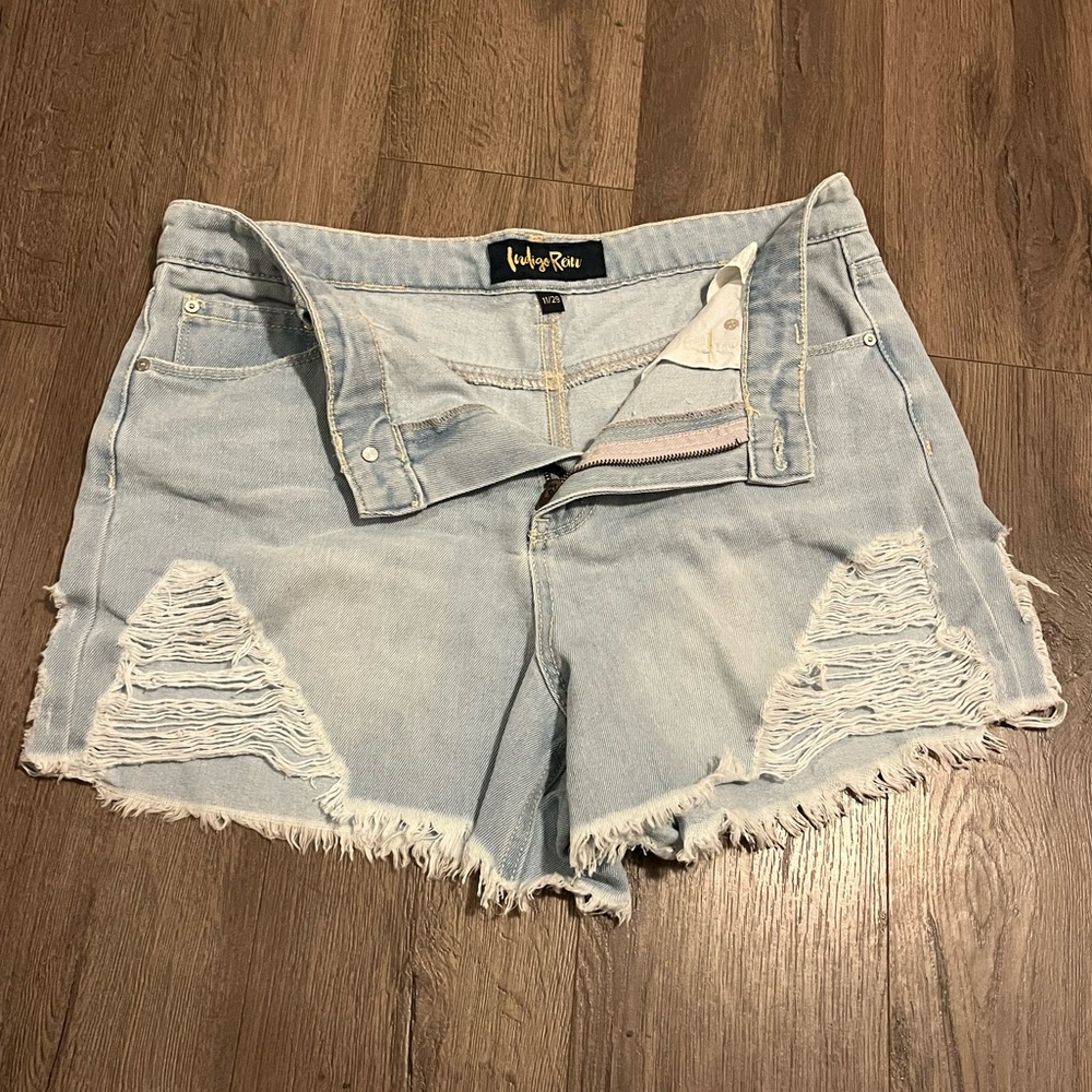 Indigo Rein Distressed Denim Shorts • Juniors 11/W 29 • Light Wash • High Rise